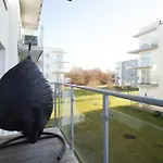 Modern 40m2 Balcony Parking Netflix Lägenhet *