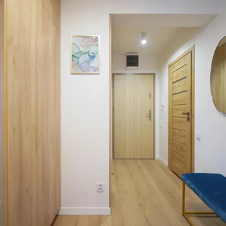 Modern 40m2 Balcony Parking Netflix * 科沃布热格