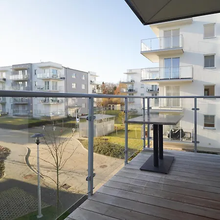 Modern 40m2 Balcony Parking Netflix 科沃布热格
