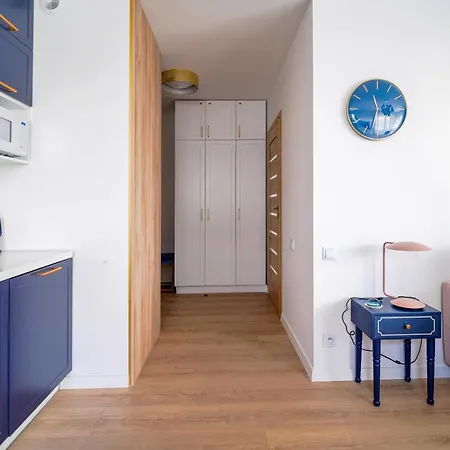 Modern 40m2 Balcony Parking Netflix